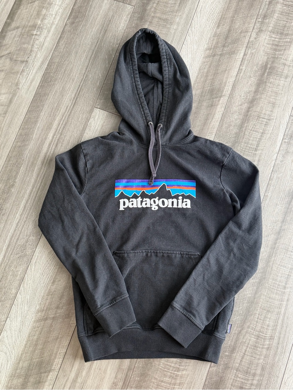 Patagonia Men’s Black P-6 Logo Uprisal Hoody Pullover Size XS Outdoor Hiking